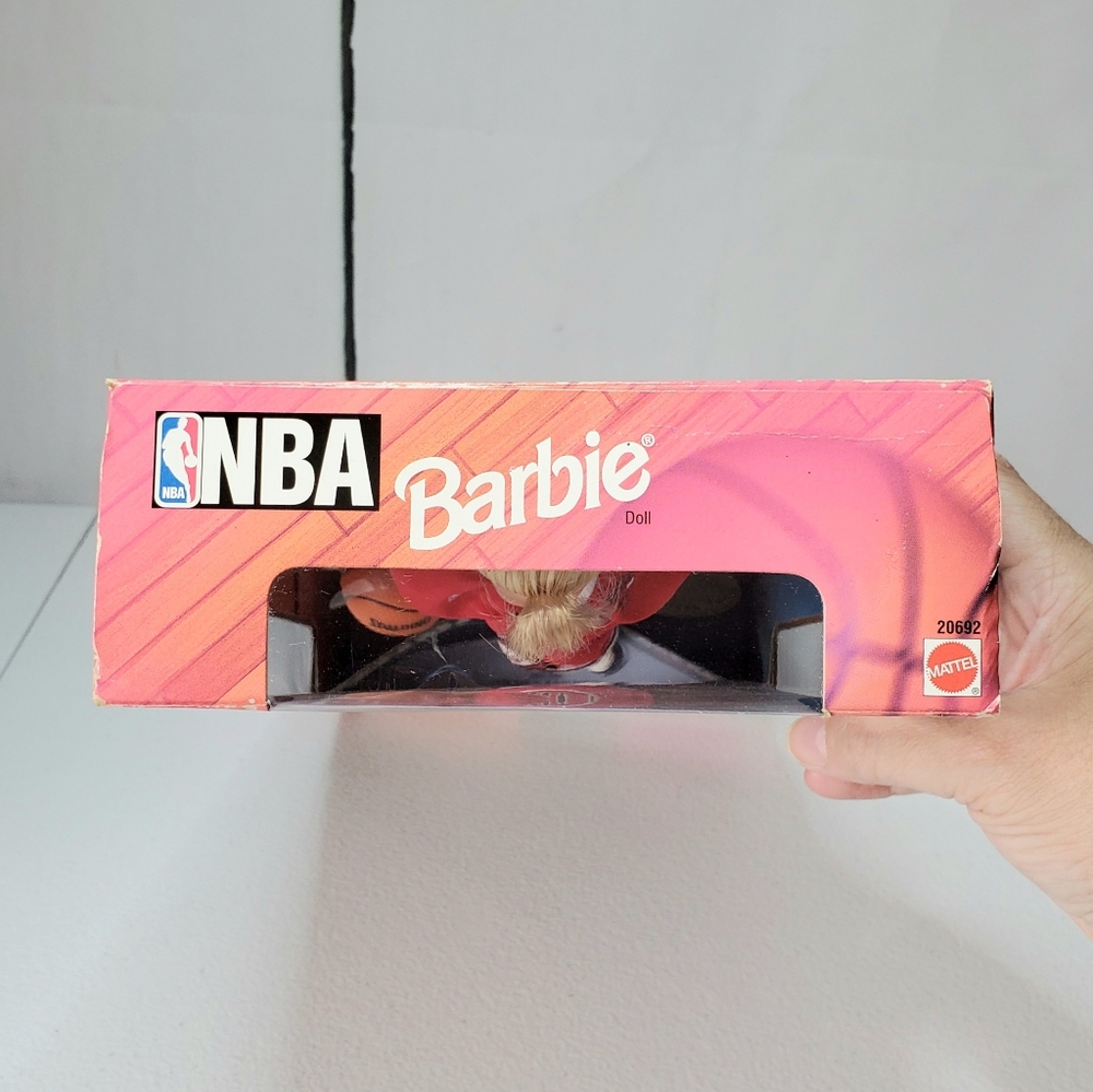 *SOLD* Mattel Officially Licensed NBA Chicago Bulls Barbie '98 Collectible Doll - Picture 5 of 14